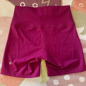 EUC Lululemon Wunder Train High Rise 6” short size 8